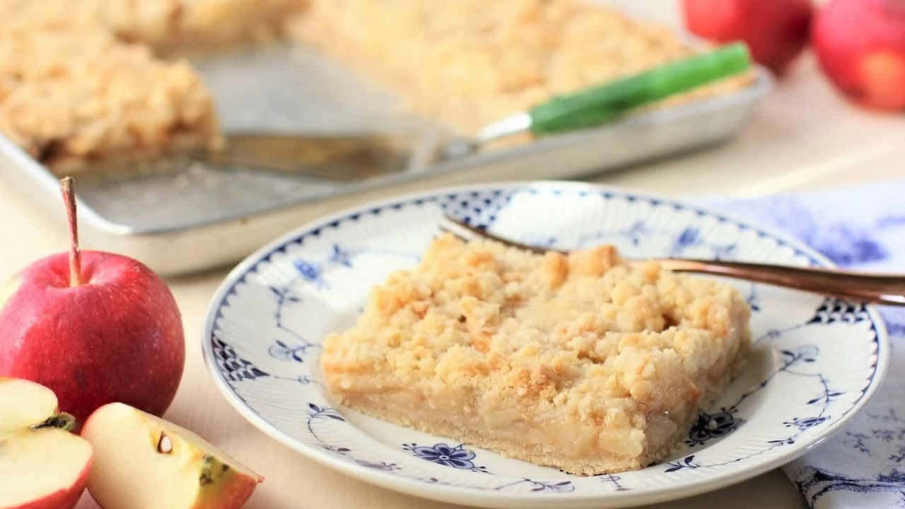 Łatwiejsze niż tarte ciasto: jak zrobić pyszną szarlotkę