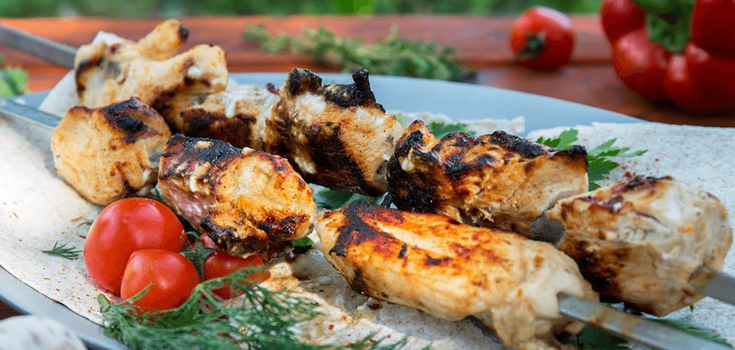 When to salt the barbecue to make it juicy and tender: this is important to know