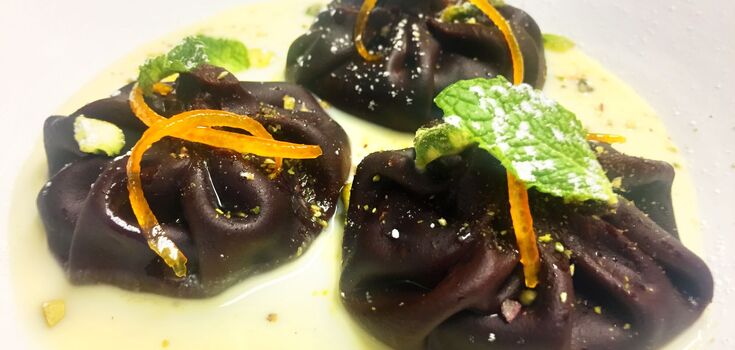 How to cook chocolate khinkali: an usual variant of Georgian dumplings