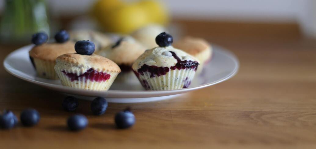 Oatmeal muffins with yogurt without eggs and baking