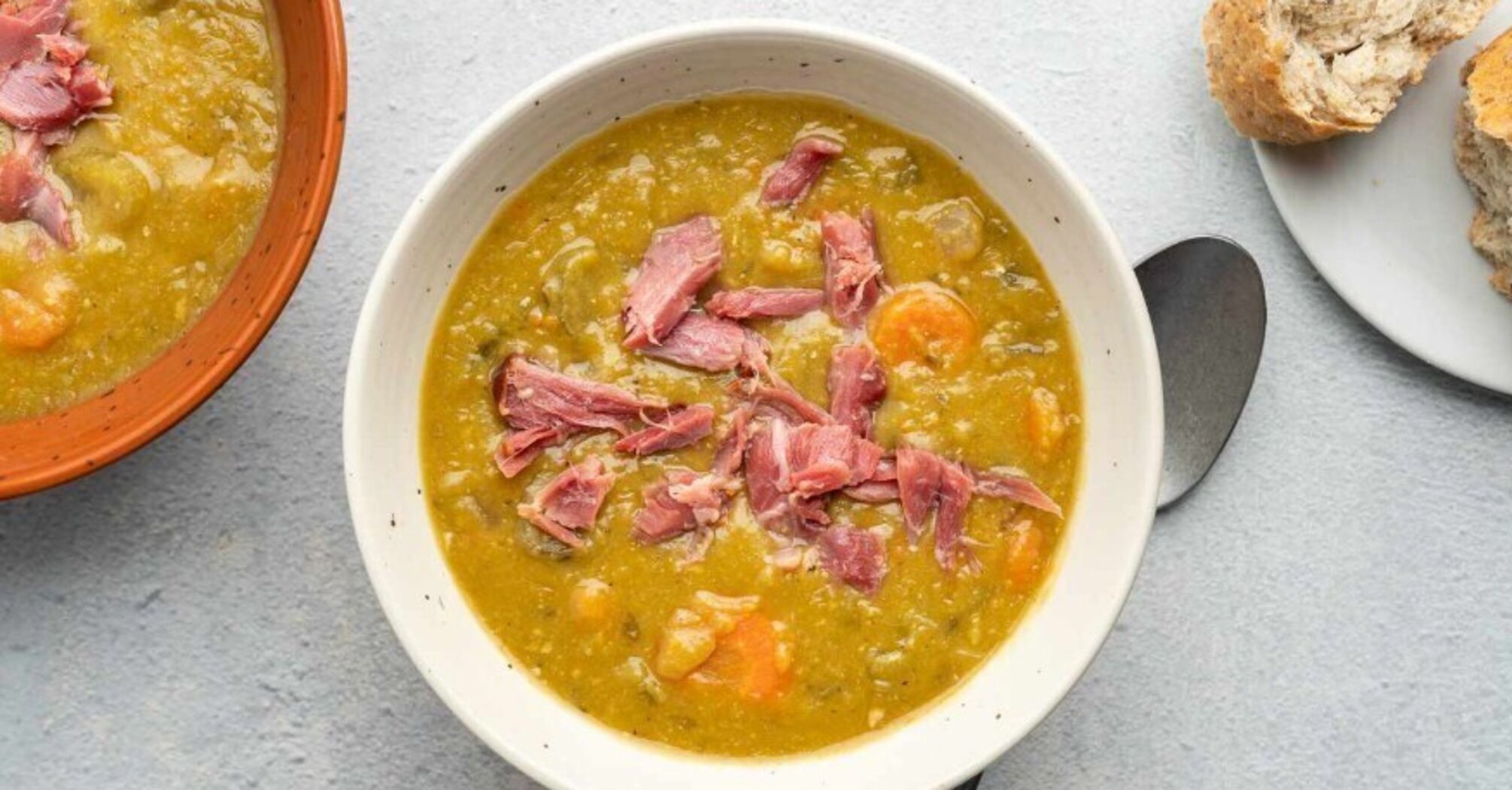 Pea soup with smoked ribs