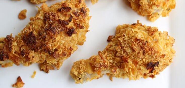 Chicken drumsticks in sauce and flakes: very crispy