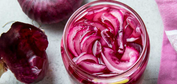 How to pickle onions for kebabs and salads quickly and deliciously