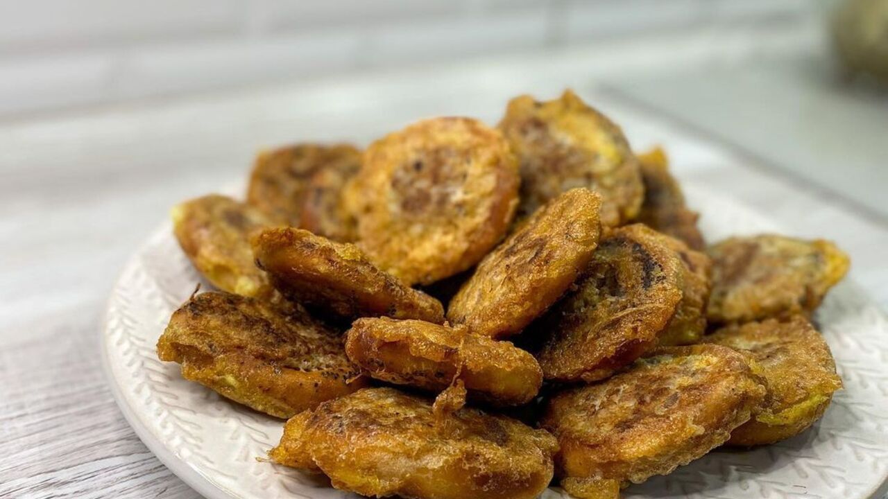 Simpler than cutlets: quick stuffed bagels with minced meat