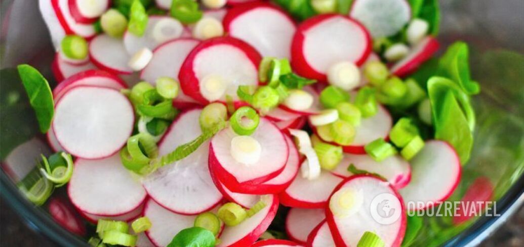 Elementary green onion salad: how to cook a seasonal vitamin dish