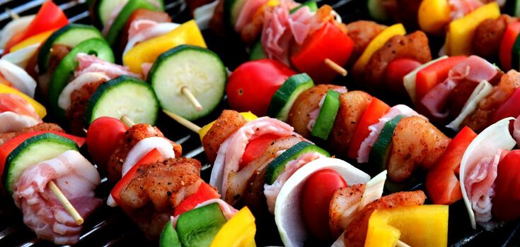 Tender chicken kebab with vegetables: can be cooked in the oven and on the fire