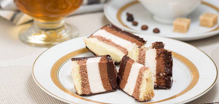 Tastier than any cake: light dessert "Bird's milk" in a glass