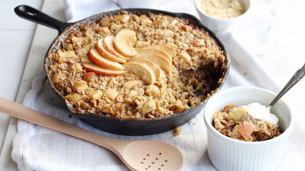 Tastier than grated one: shortbread apple pie with soufflé