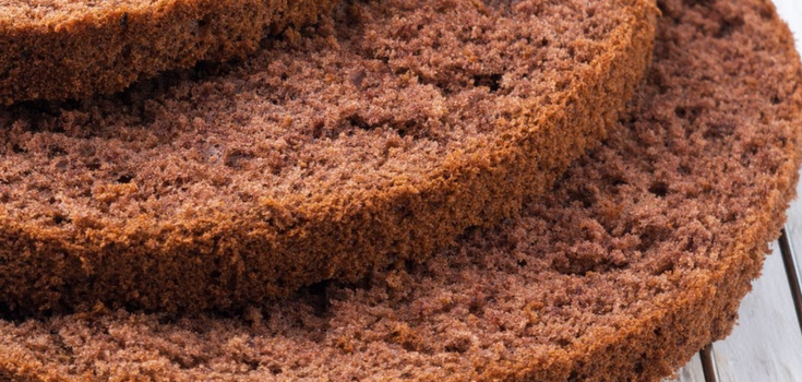 Lush chocolate sponge cake that never falls: it's easy to prepare