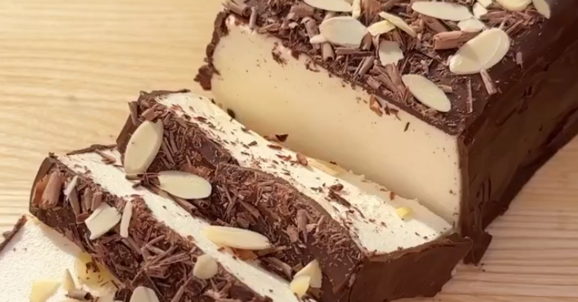 "Bird's Milk" dessert without baking in 20 minutes: a recipe with gelatin