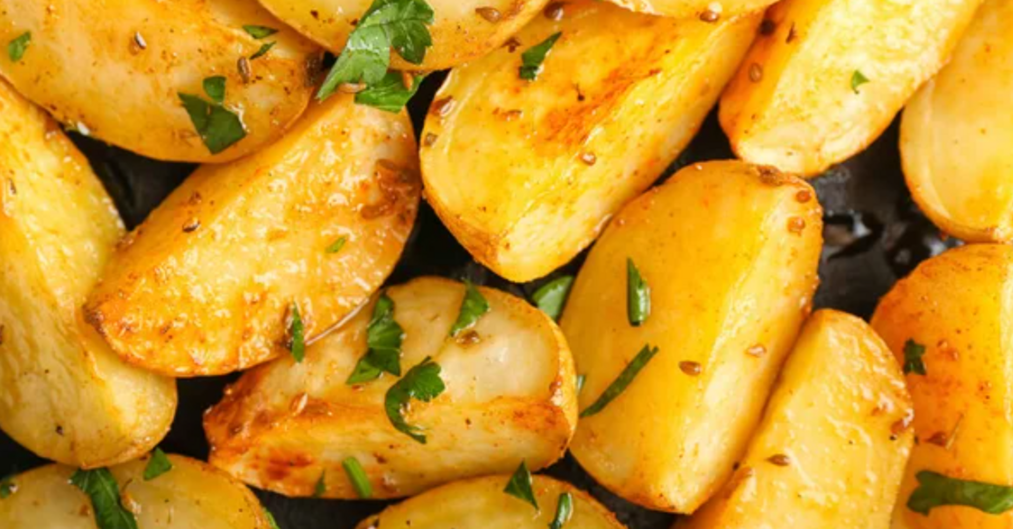 Boil potatoes before baking: a trick that housewives use