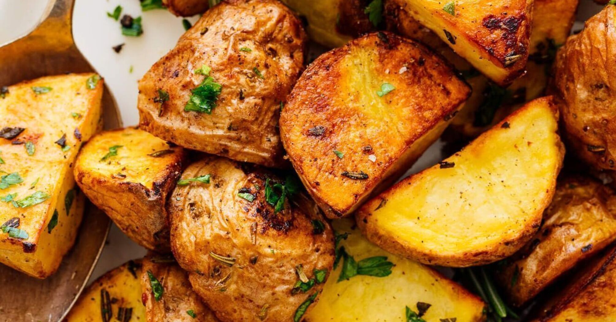 How to cook potatoes deliciously in the oven