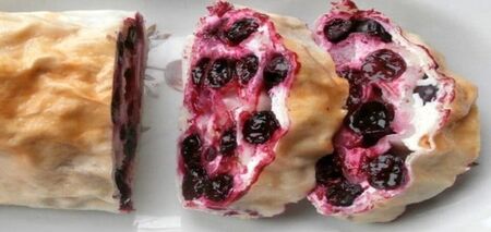 Lazy pita bread roll with berries and cottage cheese that takes only 20 minutes to prepare