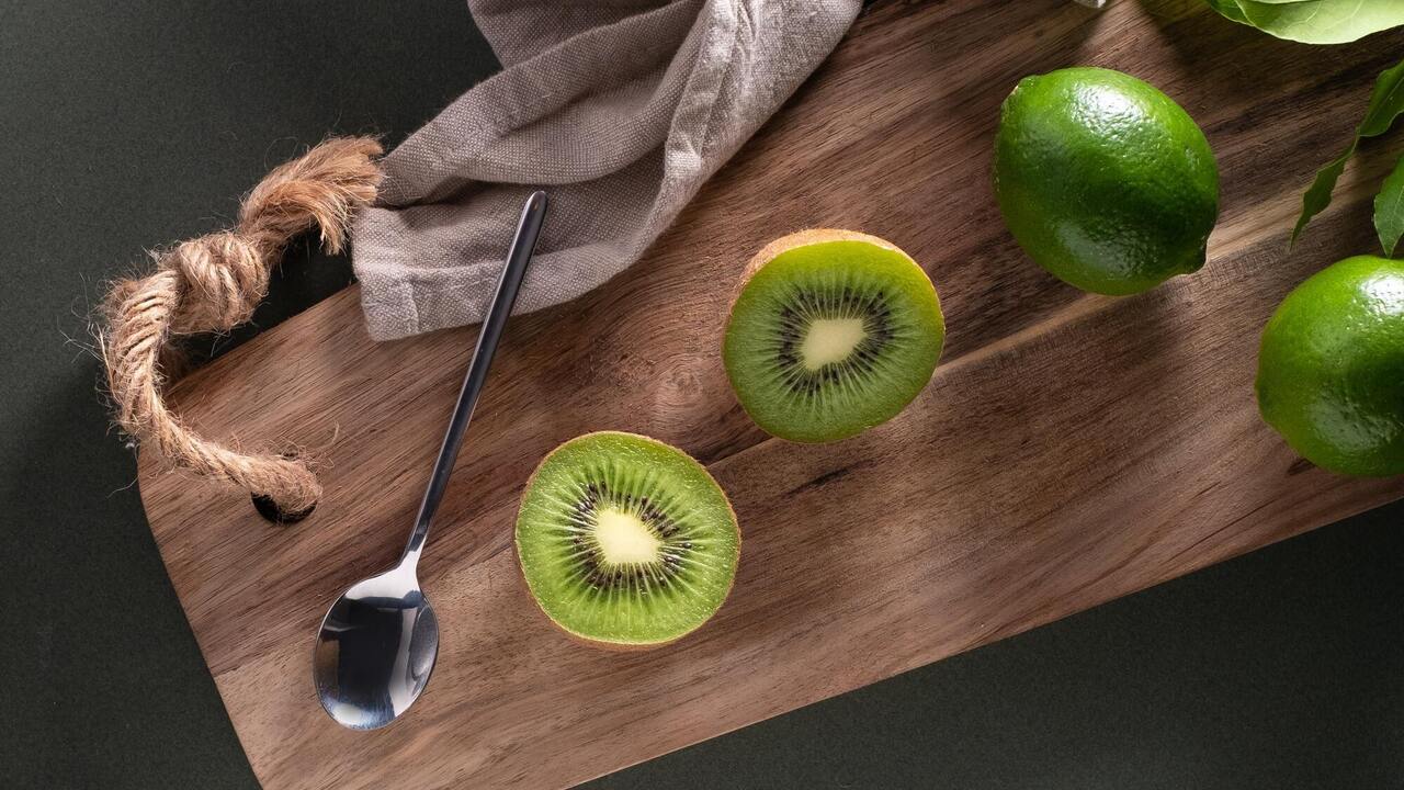 Ripe kiwis