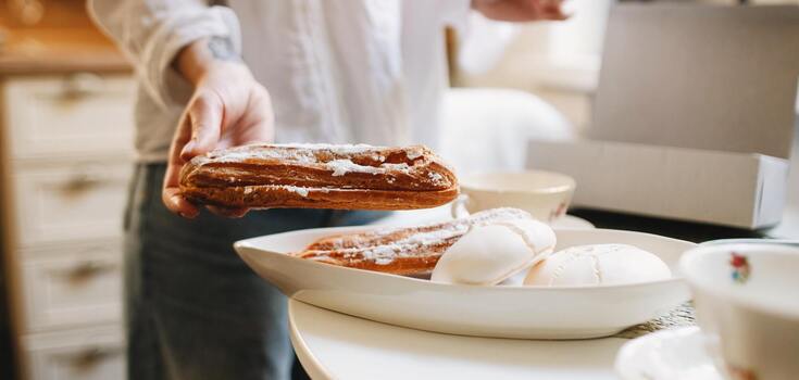 Universal dough for homemade eclairs and profiteroles: perfectly baked and does not crumble