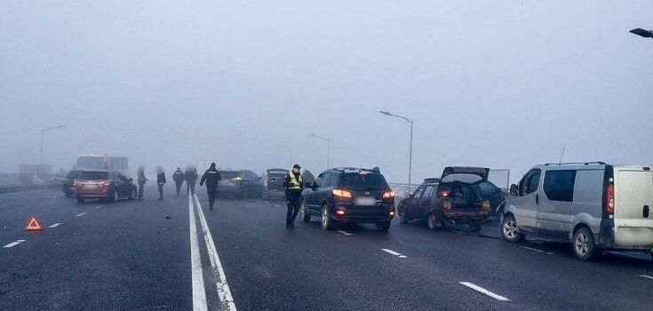 A large-scale accident occurred in Lviv, 27 cars collided: details and video from the scene of the accident appeared