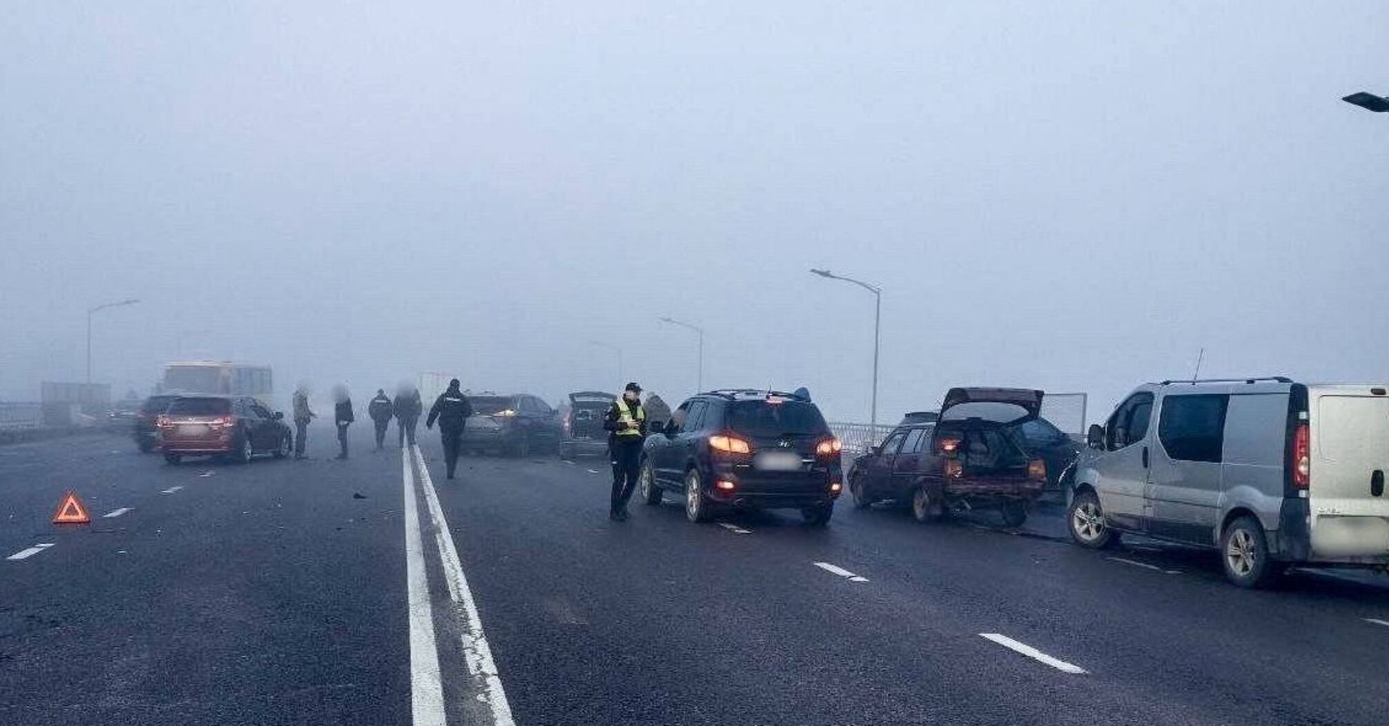 A large-scale accident occurred in Lviv, 27 cars collided: details and video from the scene of the accident appeared