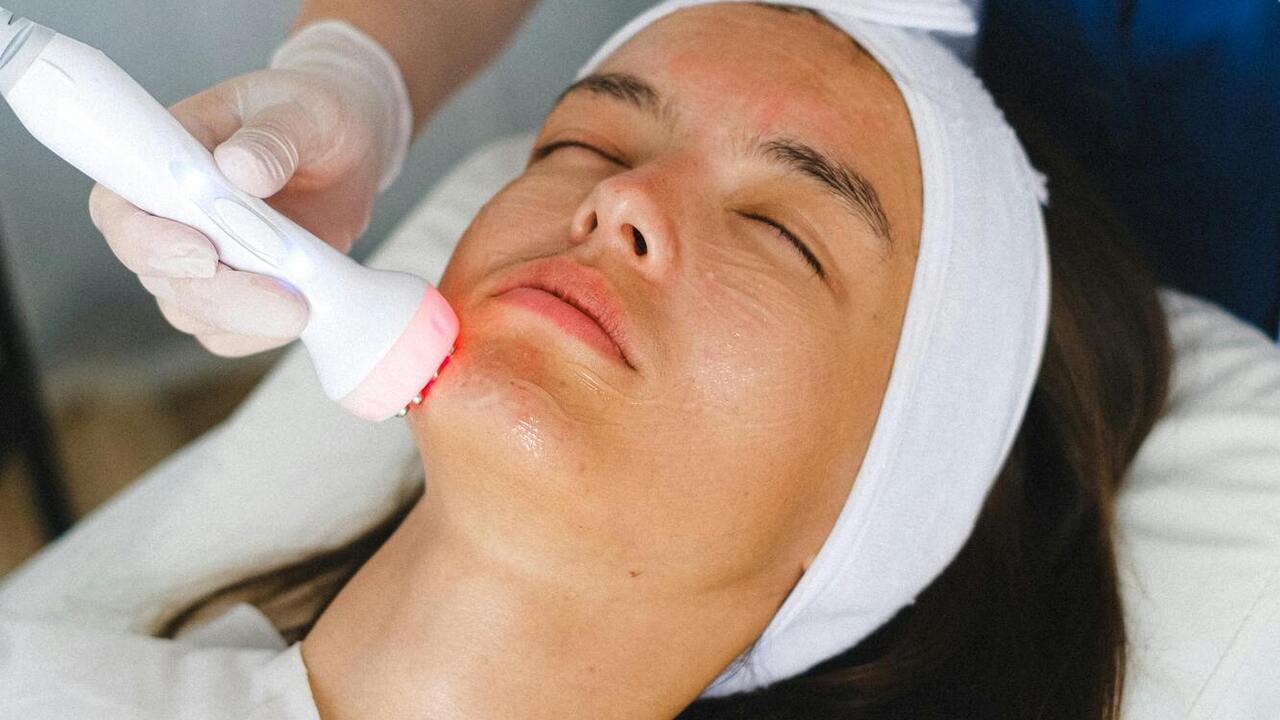 Комплексная чистка HydraFacial: какие преимущества процедуры для лица