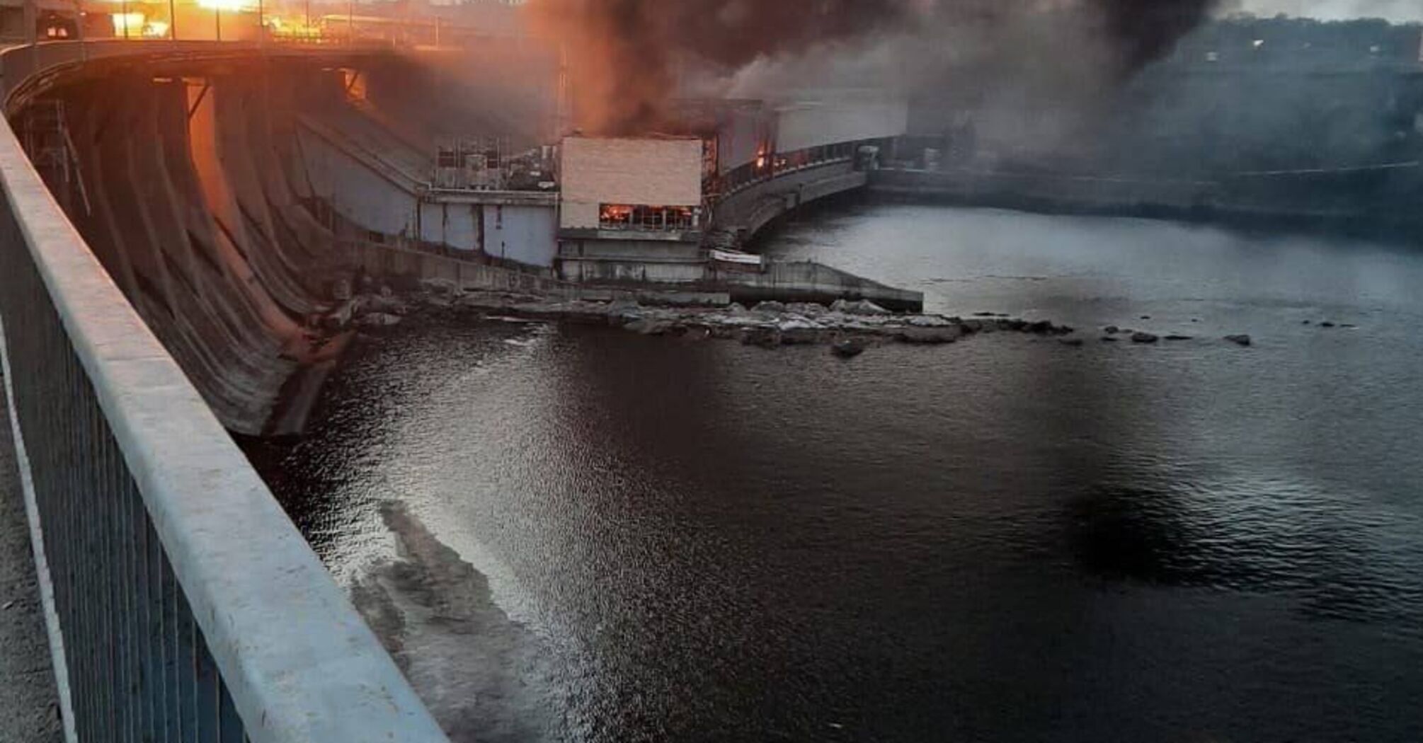 Russia strikes at Dnipro hydroelectric power plant