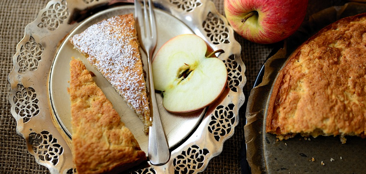 Lazy apple charlotte without dough: made with pita bread