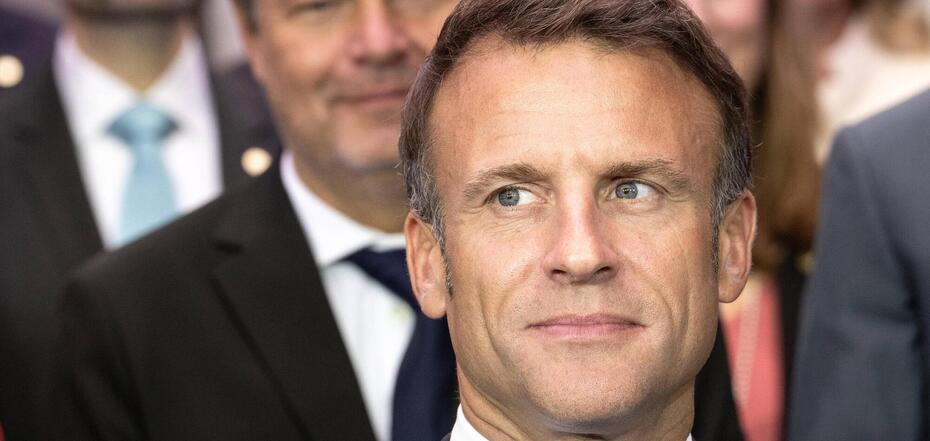 Russia will not stop in Donbass and Crimea - Macron