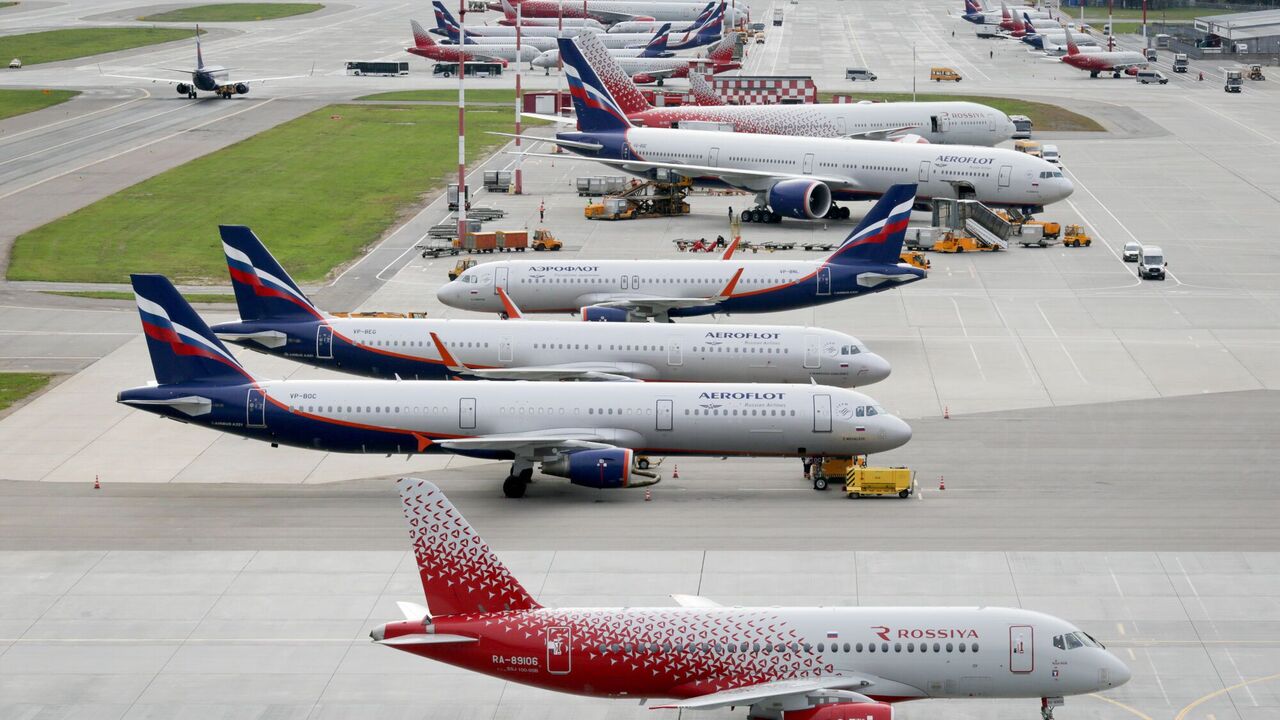 At Moscow airport, an aggressive woman claimed a bomb on the plane, but it turned out to be a "joke": details