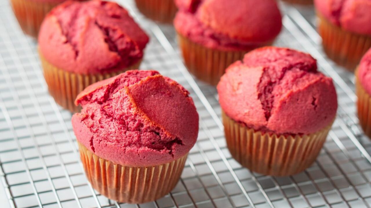 Spectacular pink cottage cheese cupcakes: what to dye with