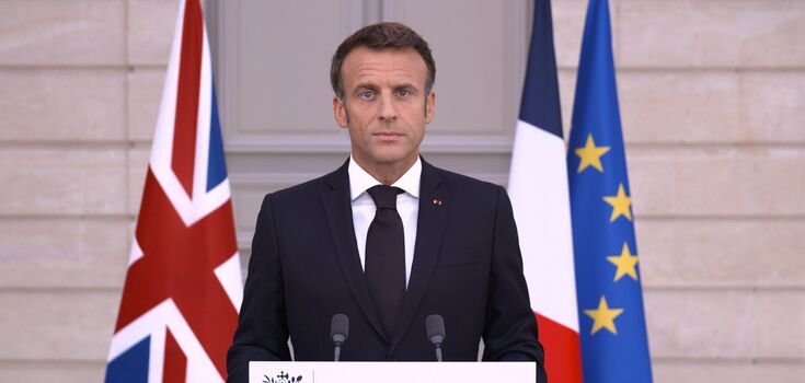 Emmanuel Macron supports Ukraine