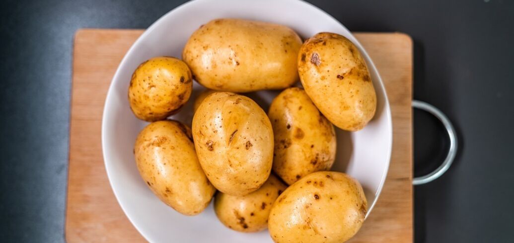 What to do with potatoes before baking to make them soft: an easy way