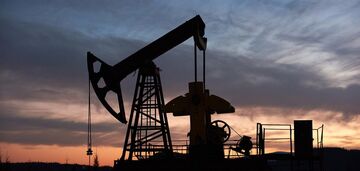 Rosja nakazała swoim firmom ograniczenie wydobycia ropy - Reuters