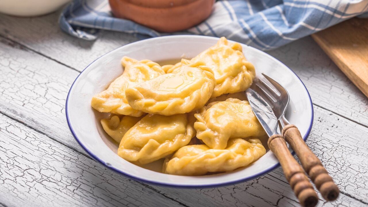 All-purpose dough for puffy steamed dumplings: any filling will do