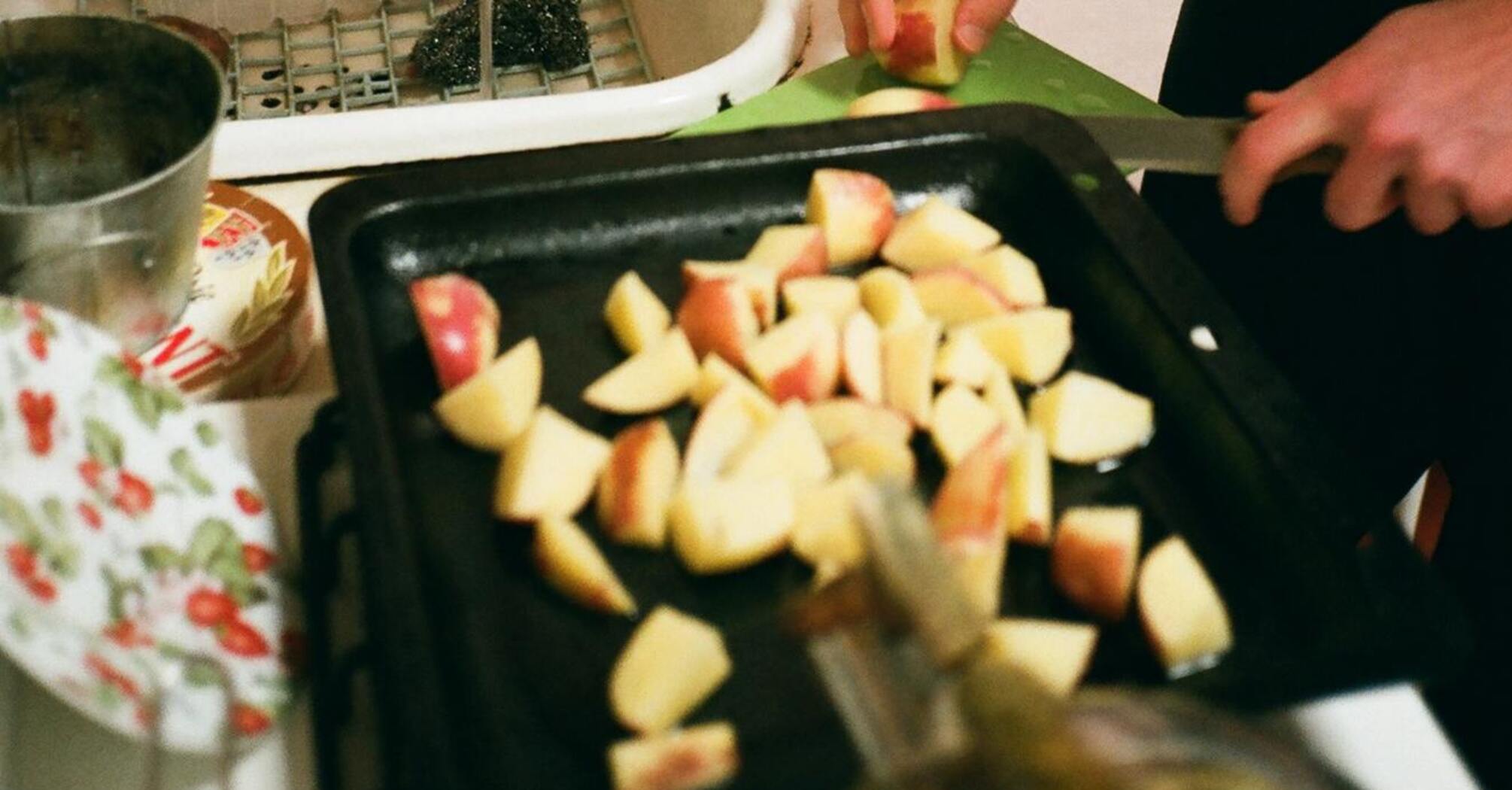 How to clean a baking sheet