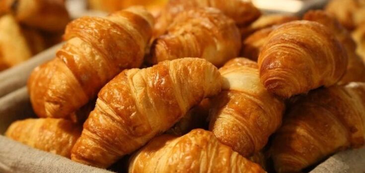 Be sure to put water in the oven to make croissants puffy: a simple life hack