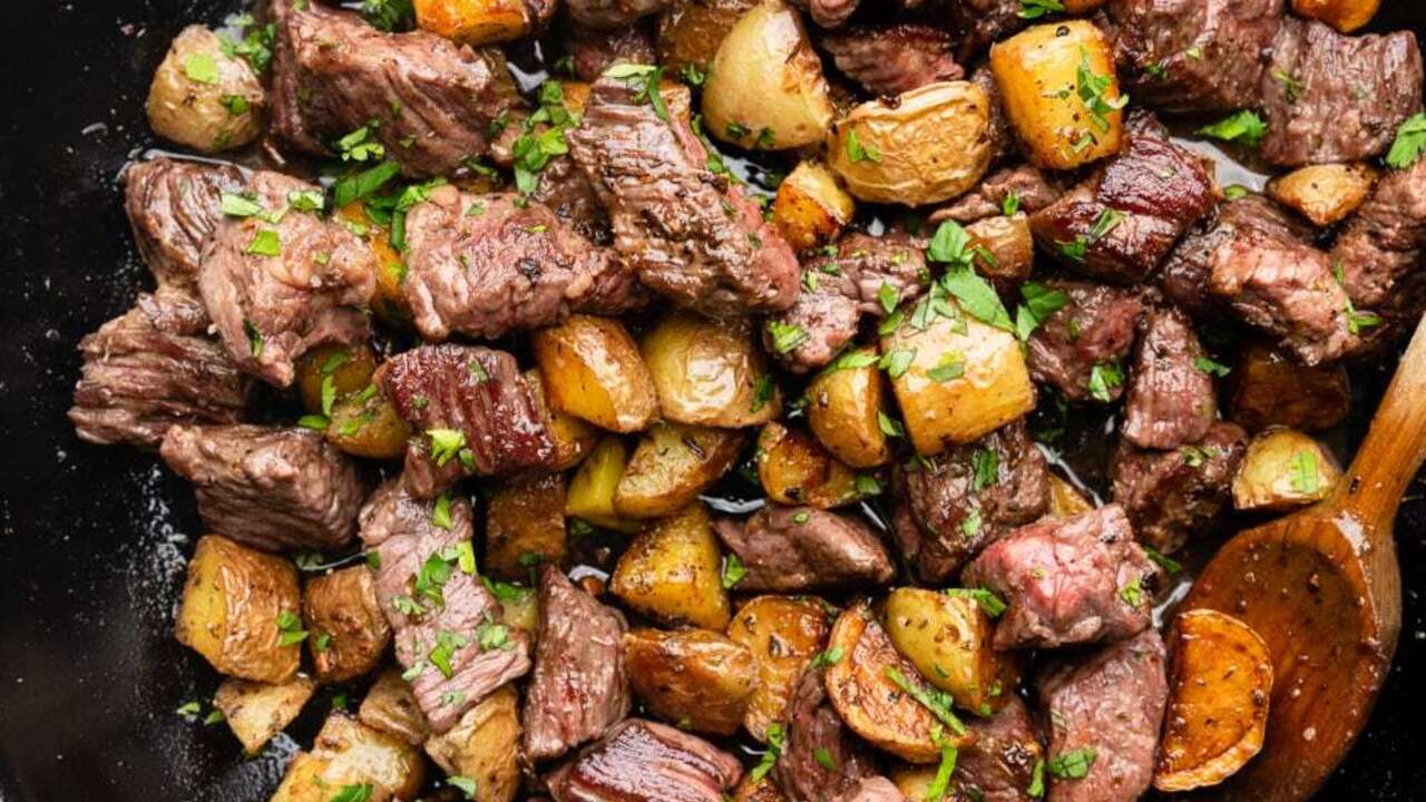 What to cook for dinner: an idea from products that are always in the fridge