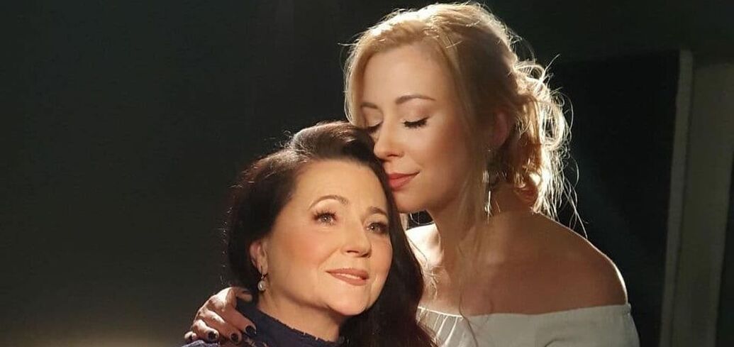 Po raz pierwszy od śmierci matki Tonia Matwijenko zaśpiewała piosenkę "Kwiat duszy" w nieoczekiwanym duecie: Na początku nie chciałam. Wideo