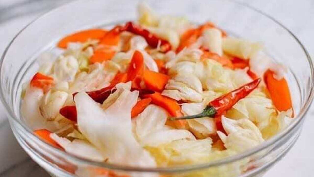 Pickled Chinese cabbage instead of salads: turns out very crunchy and spicy