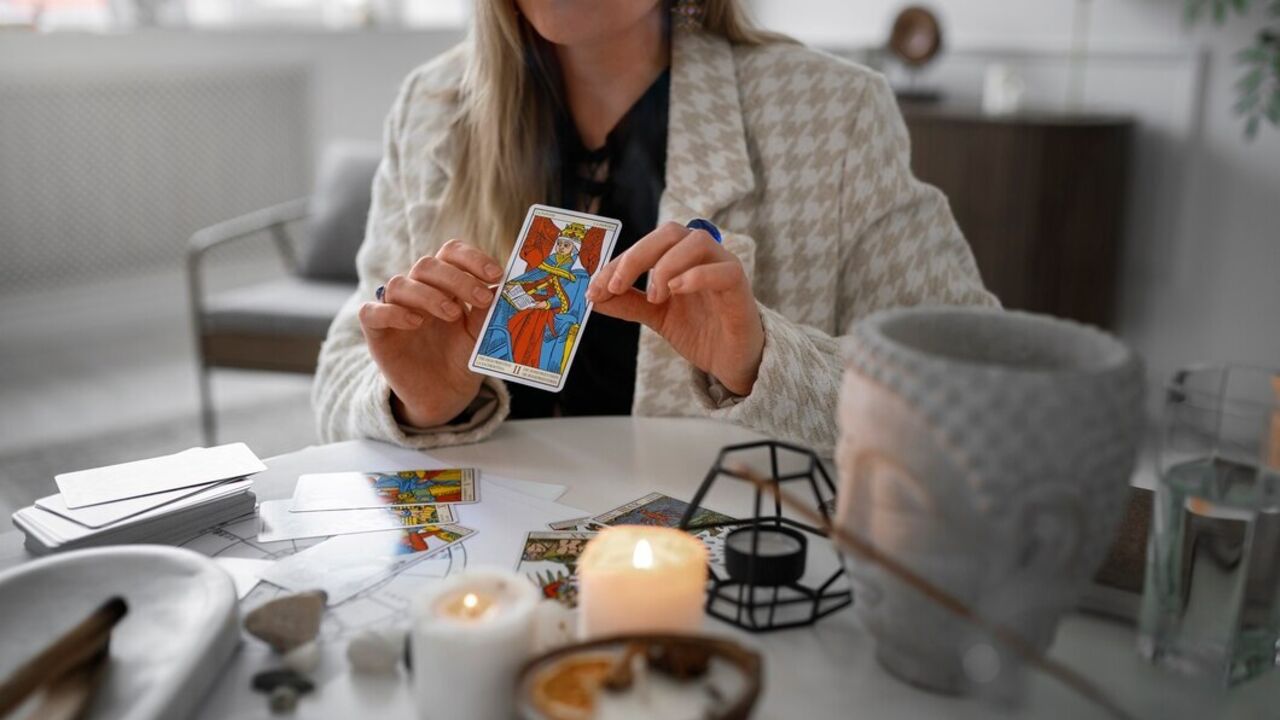 Who will make a fateful decision: tarot horoscope for the rest of the week