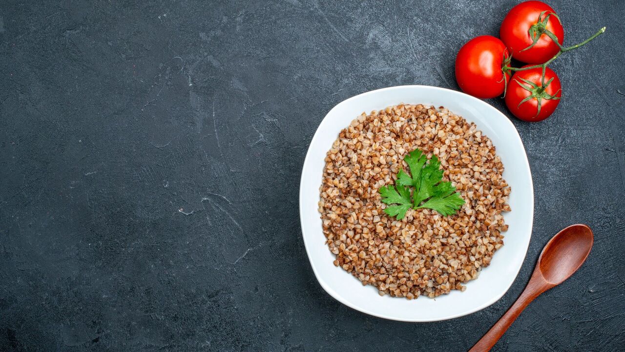 To keep lean dishes from getting boring: red buckwheat porridge for lunch