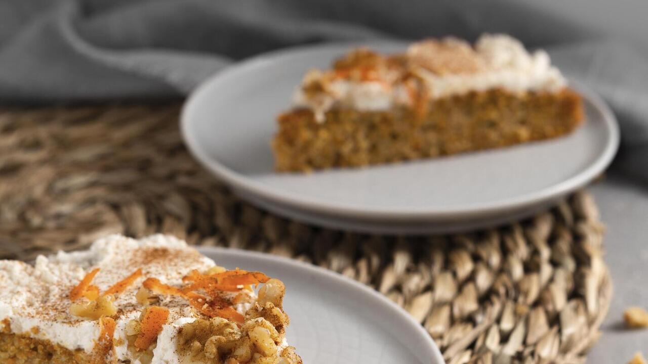 Apple and carrot pie according to an elementary recipe: the whole family will like it