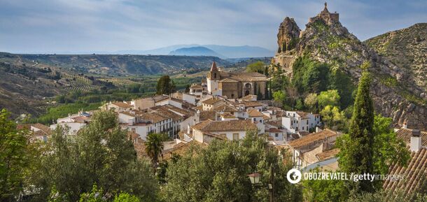 Where to go in April: there are almost no tourists in this beautiful small country, and the temperature reaches + 31 ° C