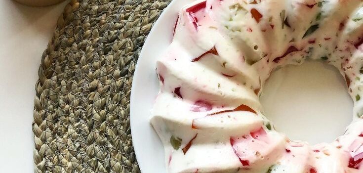 "Broken Glass" cake with sour cream in 20 minutes: no need to bake