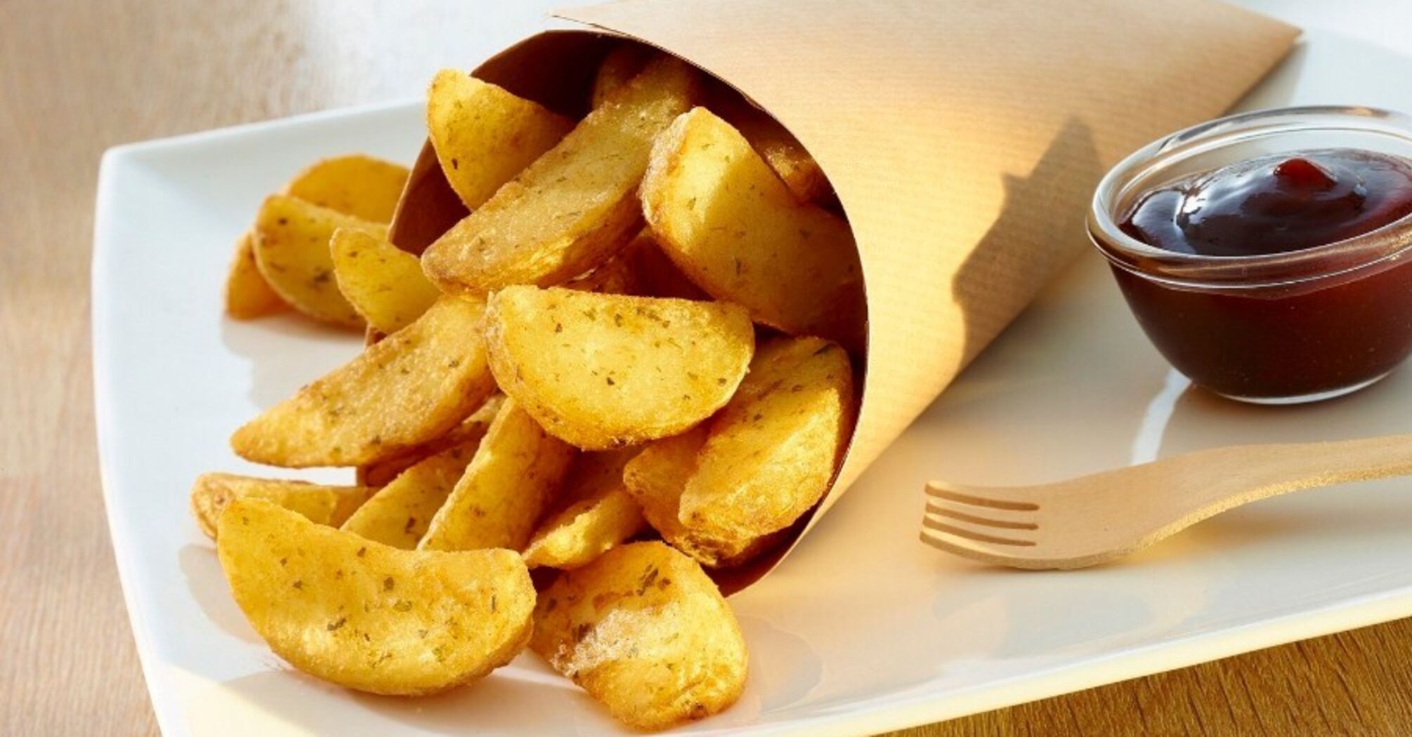 Baked potatoes in a rustic way, like in McDonald's: how to make the crust crispy
