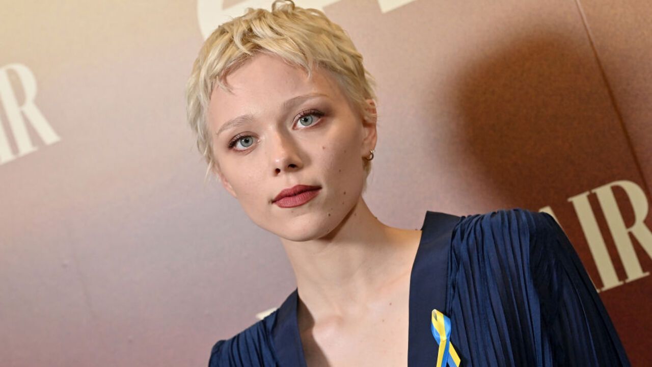 Singing Ukrainian folk song: the star of Star Wars spin-off Ahsoka caught on Ukrzaliznytsia train