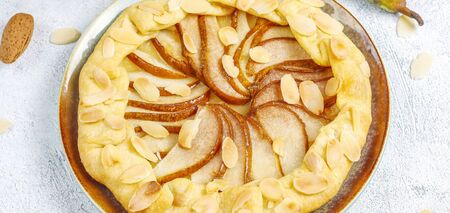 Pear and camembert pie with phyllo dough: homemade gourmet dish