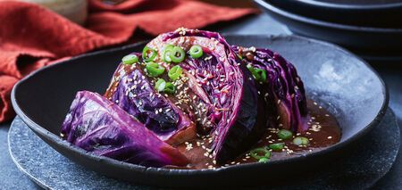How to cook delicious baked red cabbage: better than a salad