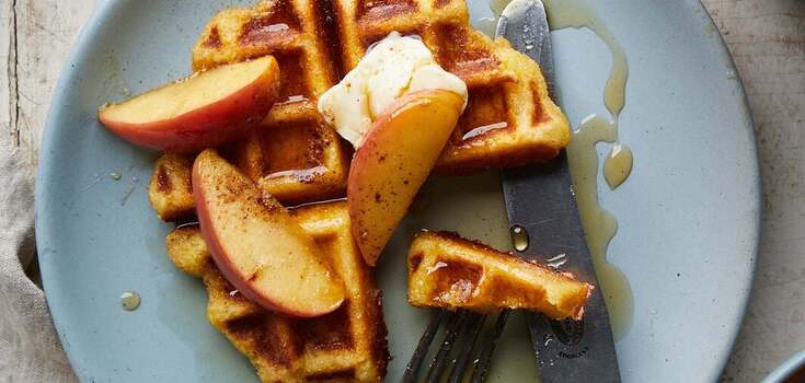 Crispy and puffy apple waffles: how to prepare the batter