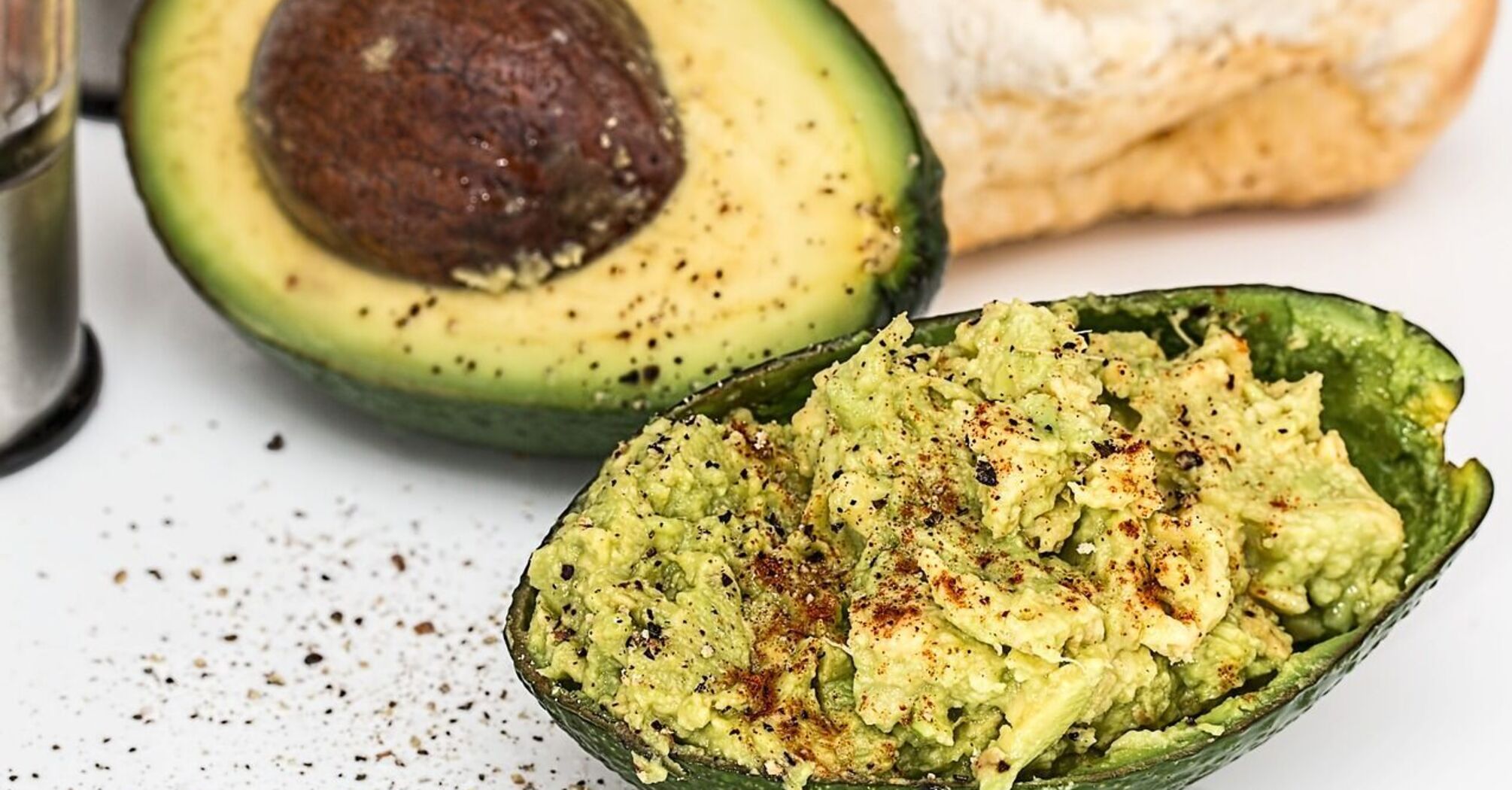 Healthy avocado guacamole in 5 minutes: better than any spread