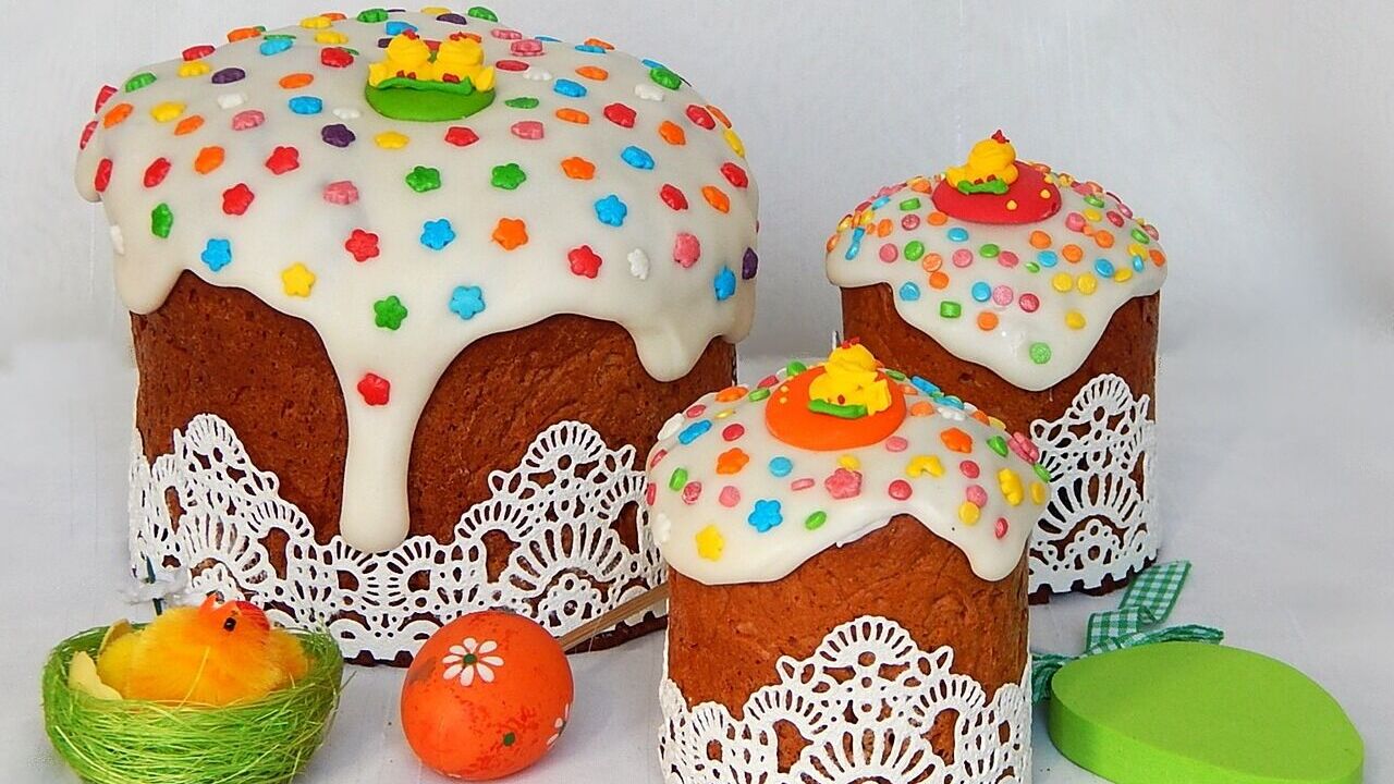 Which day is better to choose for baking Easter cakes and dyeing eggs for Easter