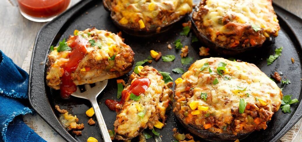 Tastier than cutlets: hearty minced chicken nests in the oven
