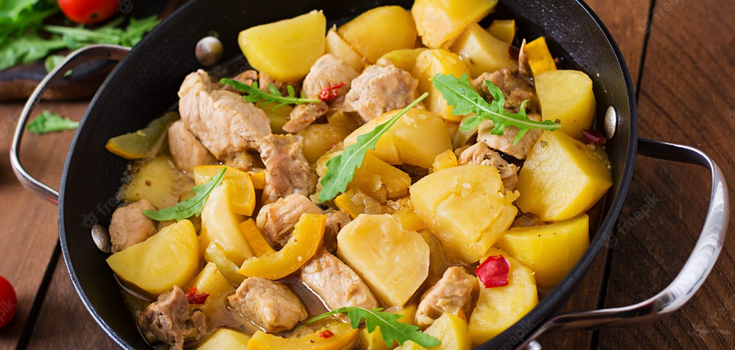 How to cook stewed potatoes in a tasty and original way: the easiest recipe